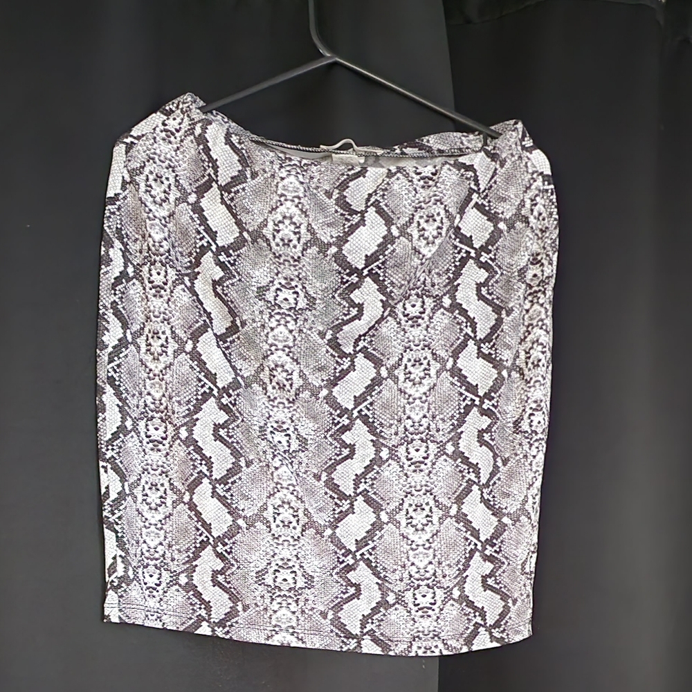 Wild Love Women's Tight Fitting Short Snake Print Skirt. Size L Gently Used